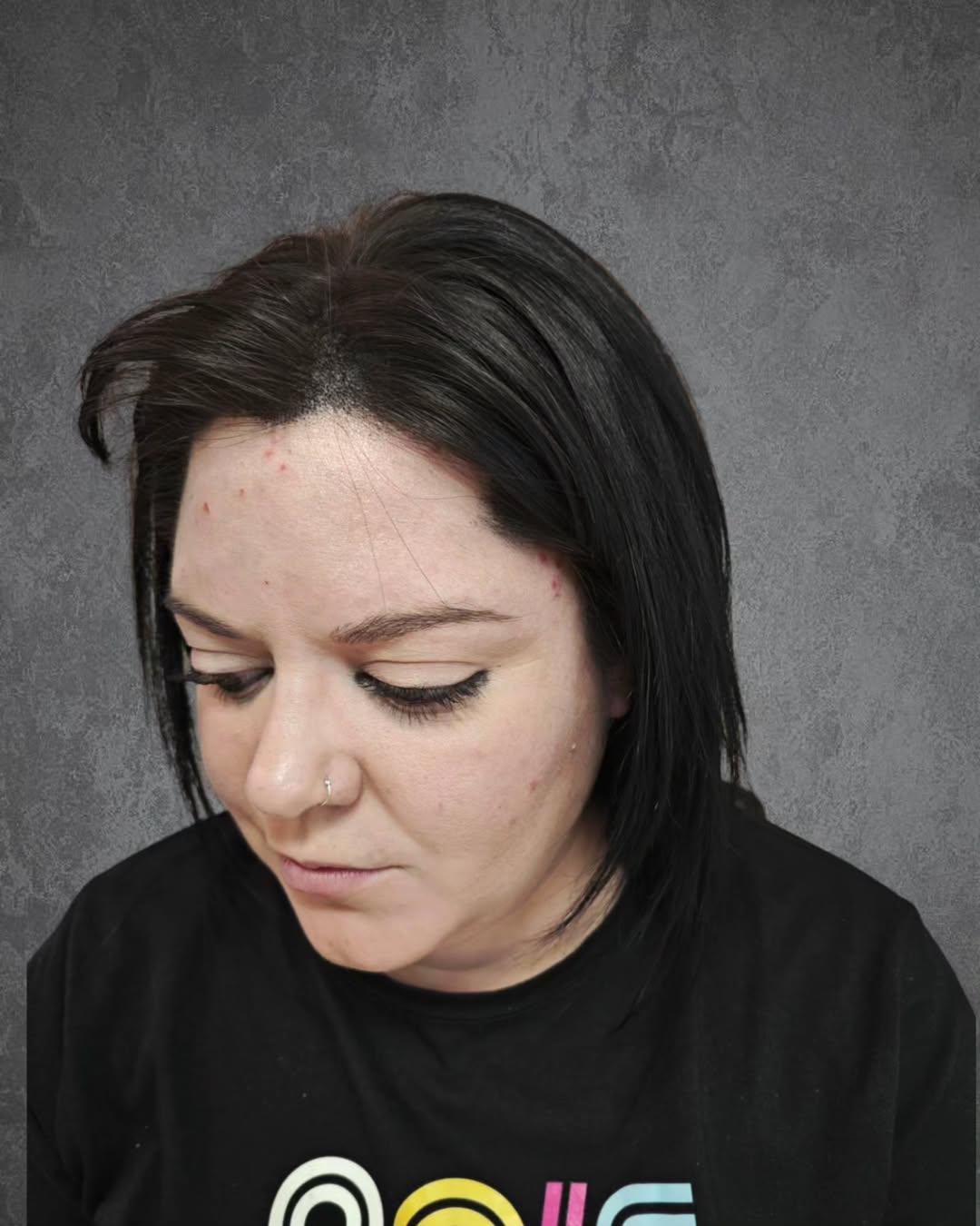 chica joven despues del tratamiento de micropigmentacion